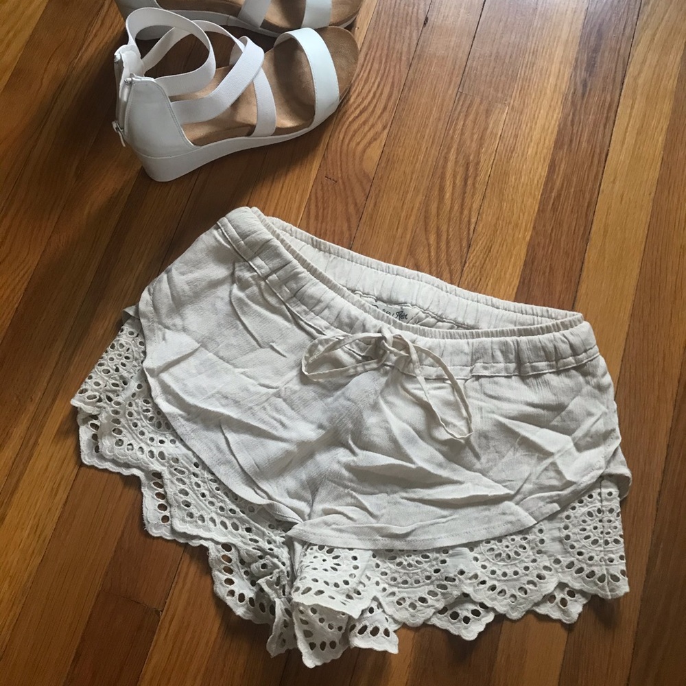 Cream Patterned Shorts Size Small - Picture 2 of 6